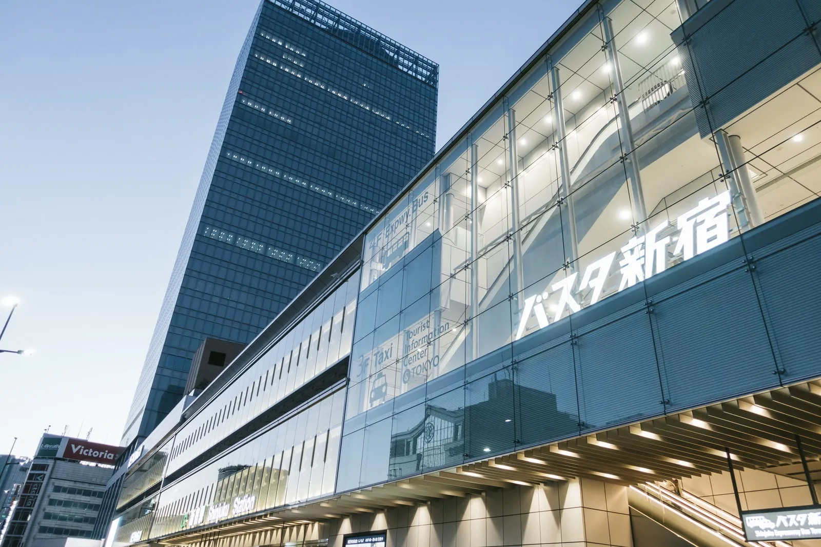 羽田空港から新宿への移動で利用できるリムジンバスの詳細まとめ