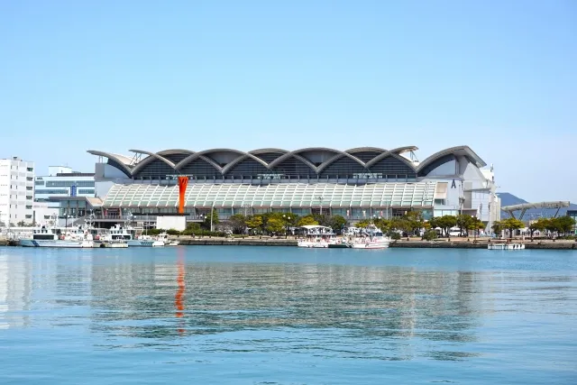 How to Get from Fukuoka Airport to Marine Messe Fukuoka: Subway, Bus, Regular Taxi, and NearMe Compared