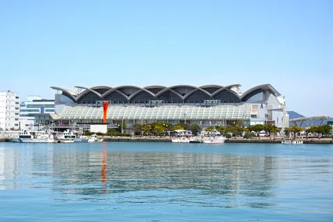 How to Get from Fukuoka Airport to Marine Messe Fukuoka: Subway, Bus, Regular Taxi, and NearMe Compared