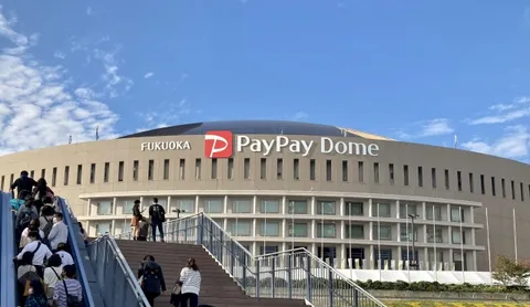 How to Get from Fukuoka Airport to Mizuho PayPay Dome Fukuoka (PayPay Dome) | Subway, Bus, Regular Taxi, and NearMe Compared