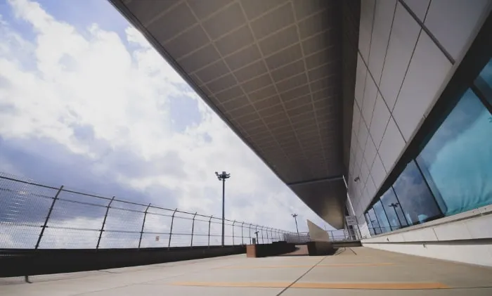 空港ターミナルの外観