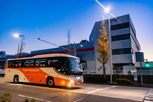 Take the Limousine Bus Between Narita and Haneda Airports! How to Get Same-Day Tickets