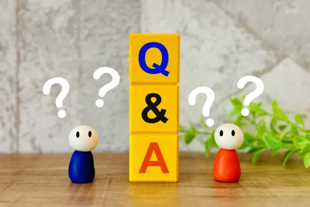 Blocks and figures representing Q&A