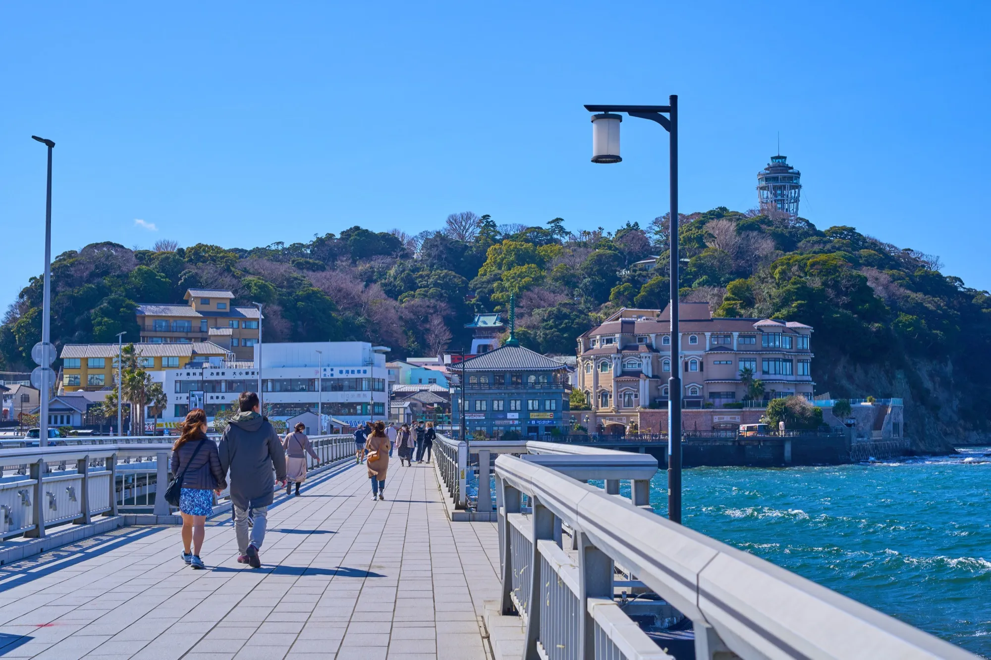 弁天橋から望む江ノ島