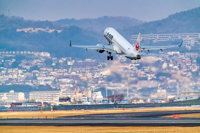 How to Get from Itami Airport (Osaka International Airport) to Kyoto Station: A Guide to Public Transportation Options