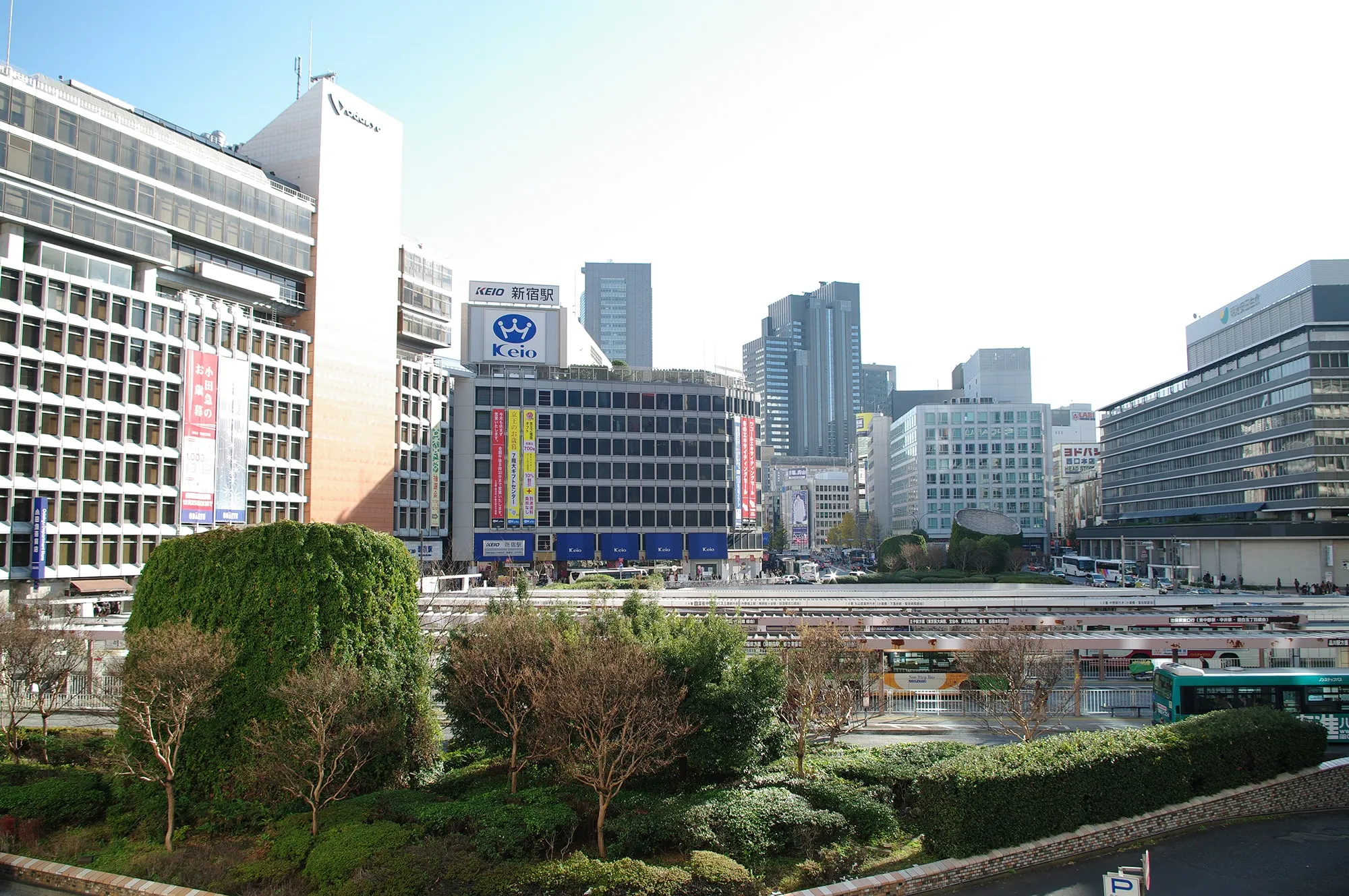 新宿から羽田空港へのタクシー移動の料金や時間は？他の交通手段も解説！
