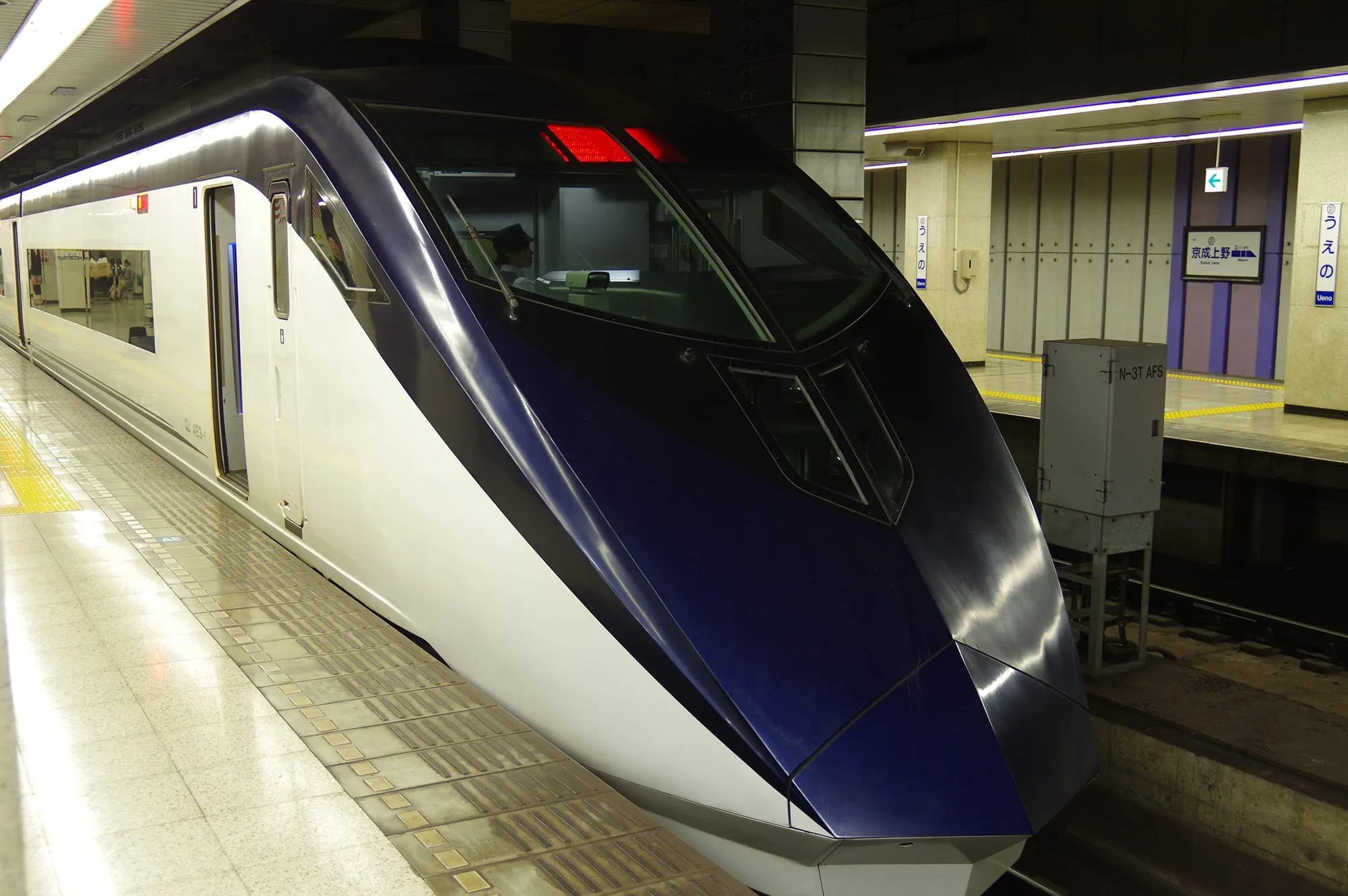 What's the Difference Between the Keisei Skyliner and the Narita Express? A Full Comparison of Fares, Travel Time, and More
